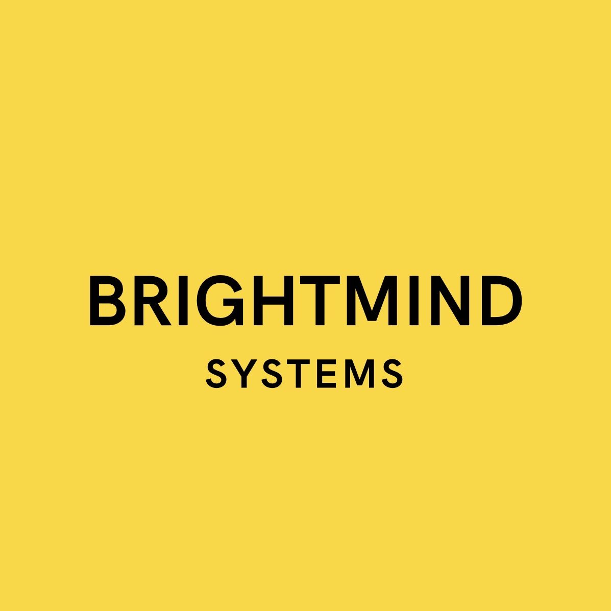 Interior de una habitación luminosa con vistas al océano y palmeras.